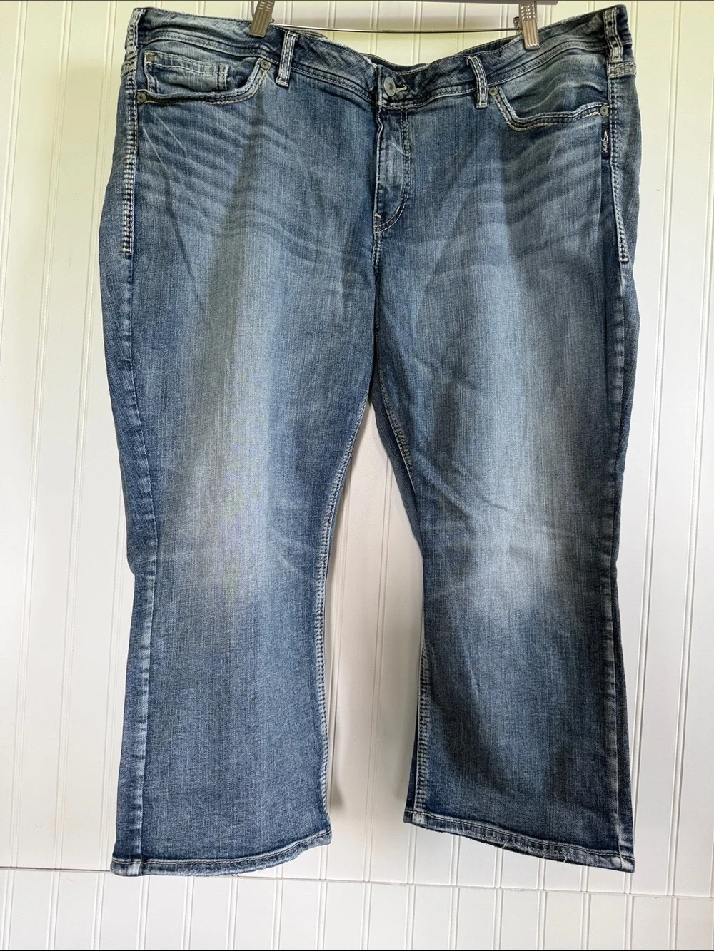 Silver Jeans Women’s Suki Size 24 Capri Jeans in Light Blue Wash
